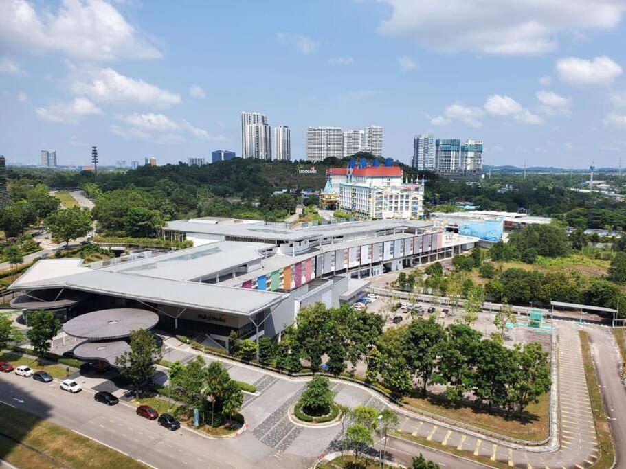 Zuncy T21,t23 , Walk To Legoland, Medini, Bukit Indah Apartment *