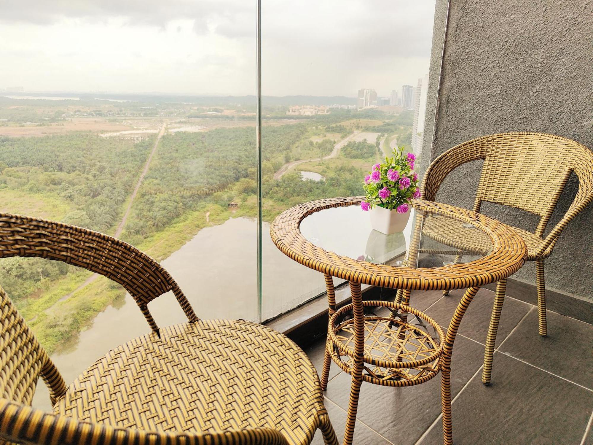Zuncy T21,t23 , Walk To Legoland, Medini, Bukit Indah *