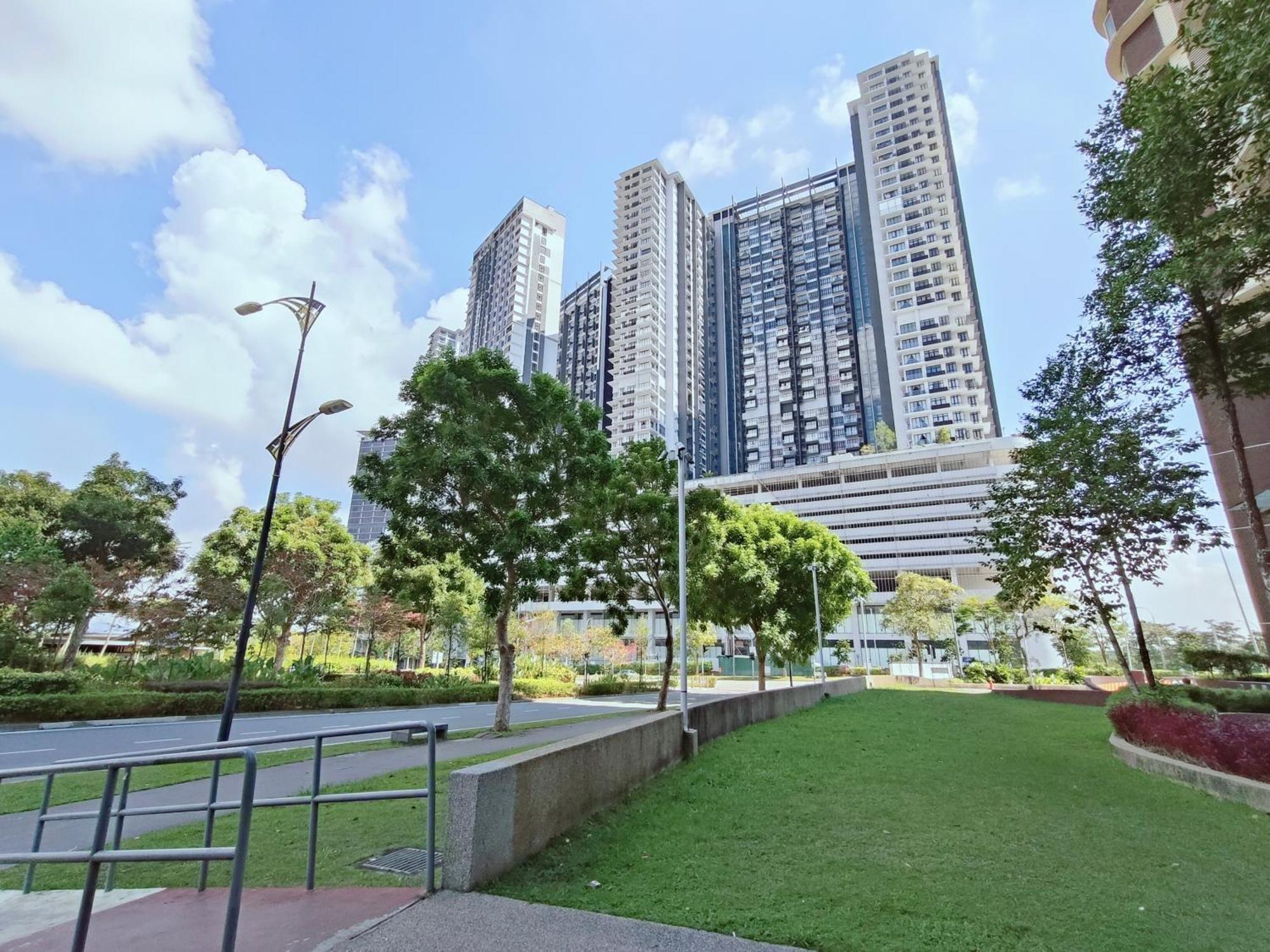 Zuncy T21,t23 , Walk To Legoland, Medini, Bukit Indah *