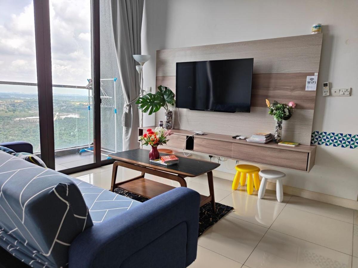 Zuncy T21,t23 , Walk To Legoland, Medini, Bukit Indah