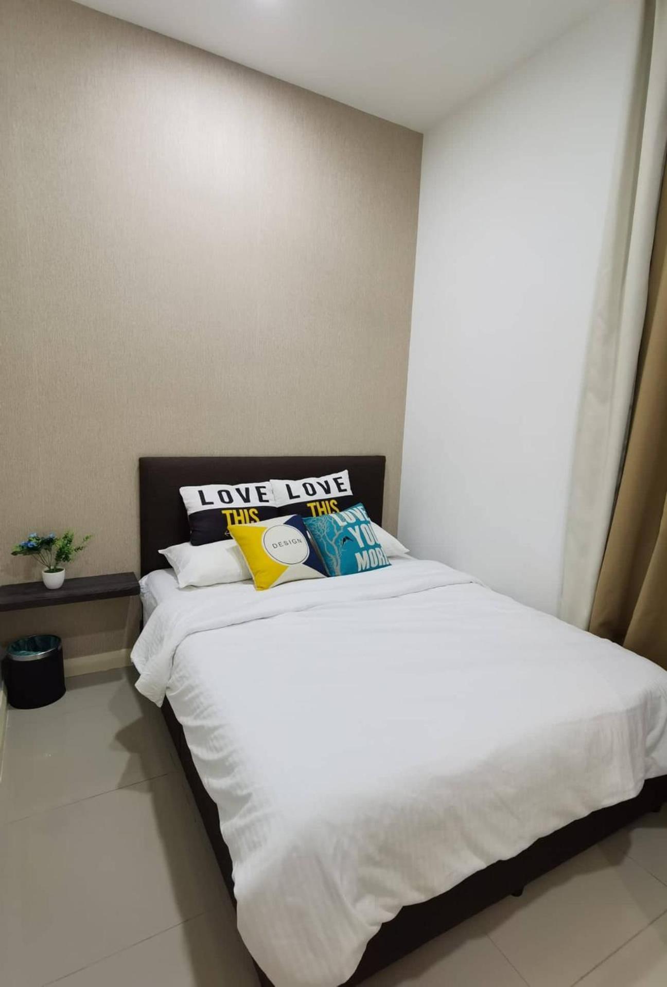 Zuncy T21,t23 , Walk To Legoland, Medini, Bukit Indah