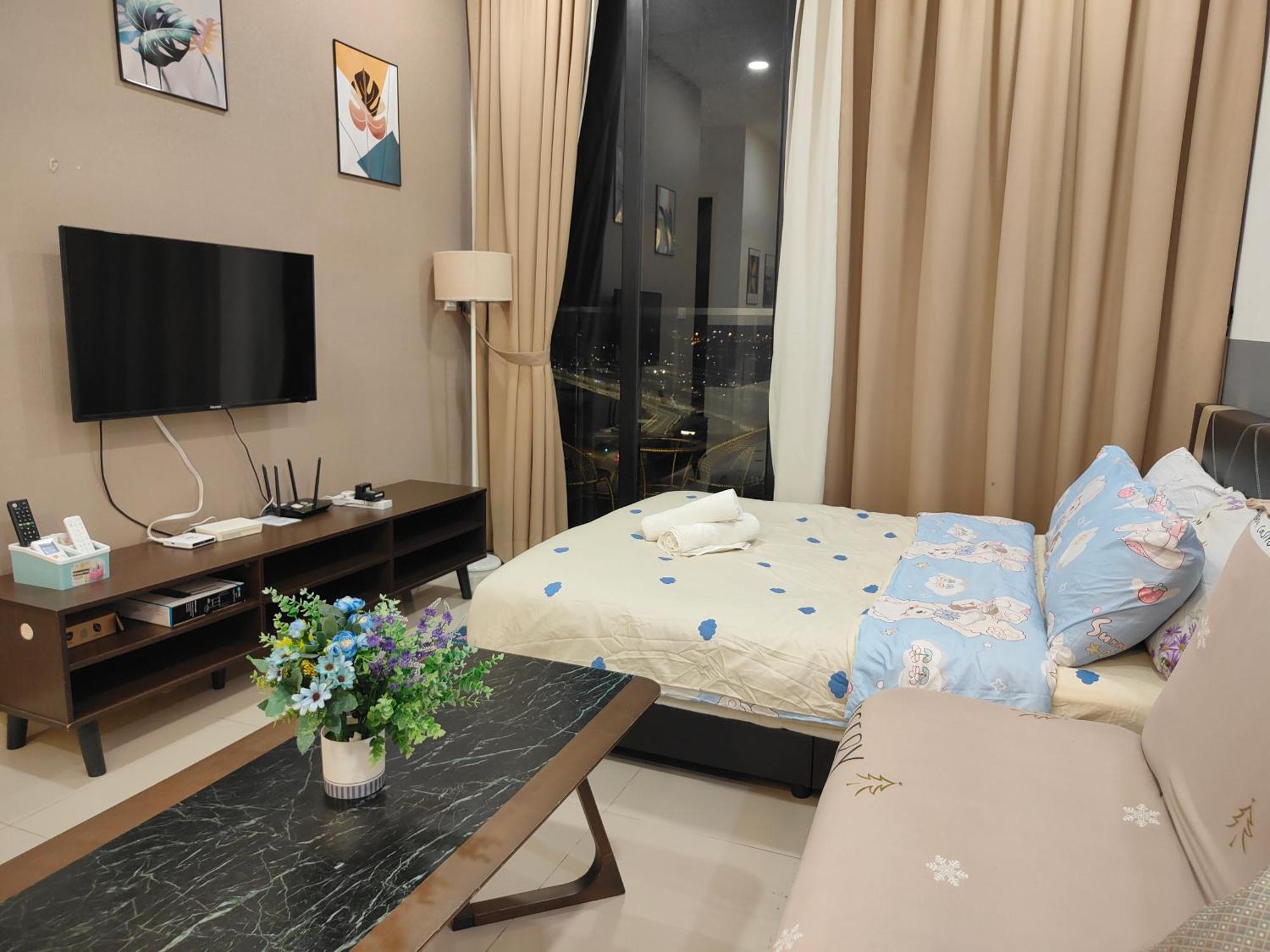 Zuncy T21,t23 , Walk To Legoland, Medini, Bukit Indah